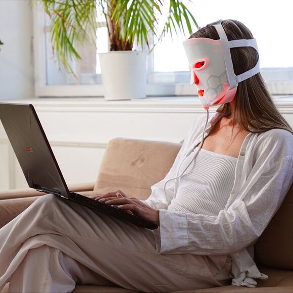 RajaniMD PlasmaGLO LED Mask - Picture 2 of 10